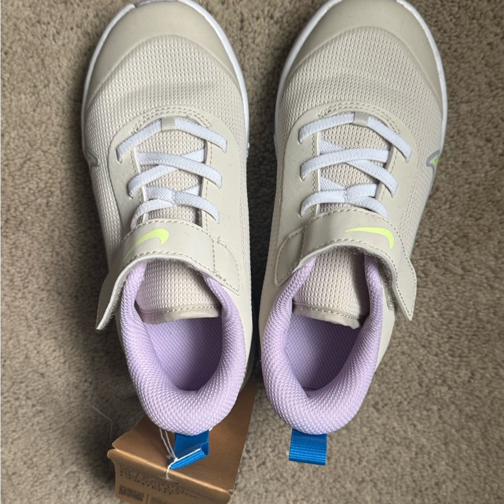 Nike Omni Multi-Court kids Size 12 Sneakers NWT